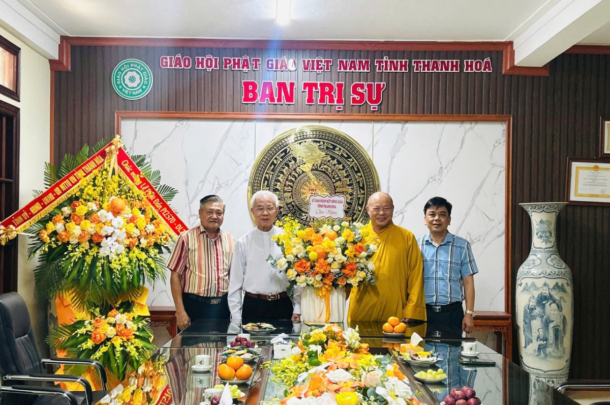 Phó chủ tịch không chuyên trách Ủy ban Trung ương MTTQ Việt Nam Trần Xuân Mạnh chúc mừng Đại lễ Phật đản PL.2570